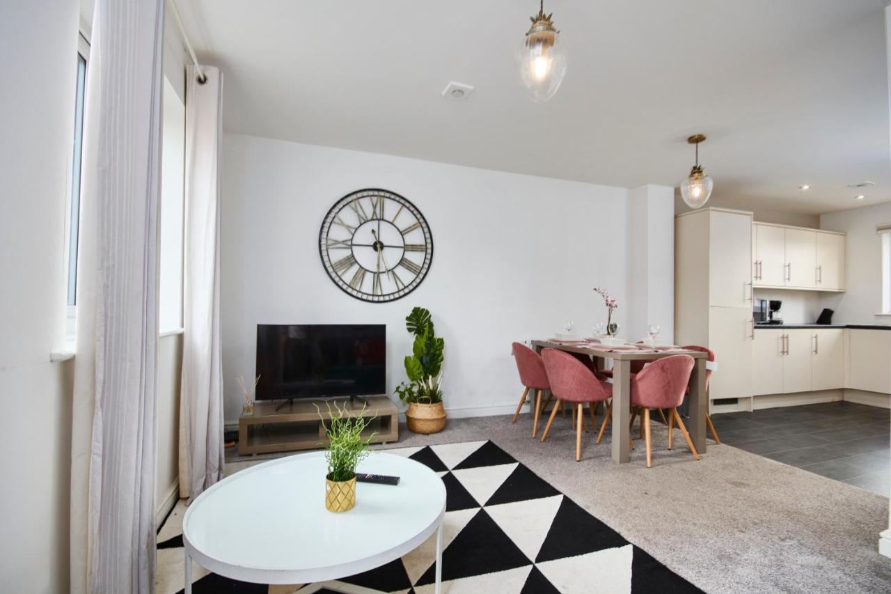 The Exquisite Abode - Parking Manchester
