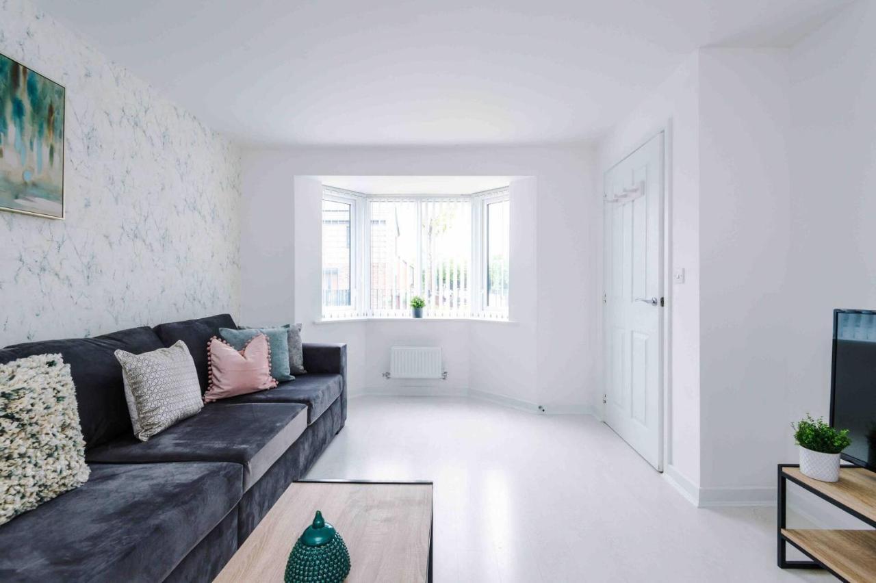 Holiday home 4 Bedroom House Hosted By Mcr Dens *