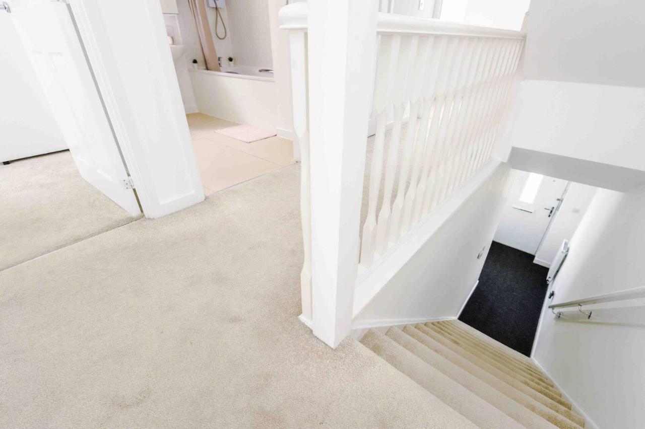 4 Bedroom House Hosted By Mcr Dens