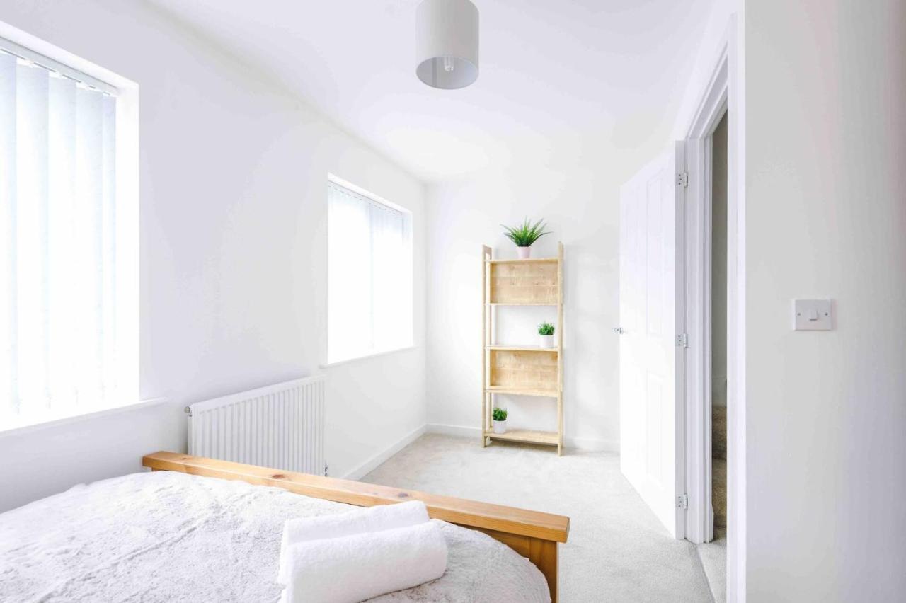 4 Bedroom House Hosted By Mcr Dens * Manchester