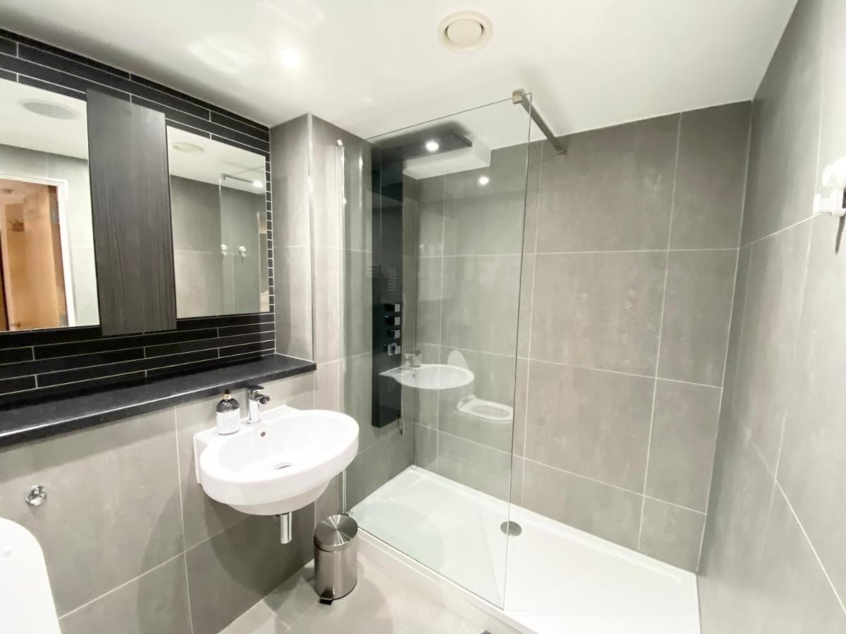 Cosy Centre Location, Hydro Massage Showe Manchester