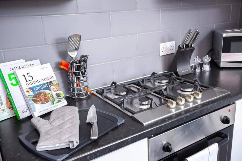 Spacious House - Sleeps Up To 8! Holiday home Manchester