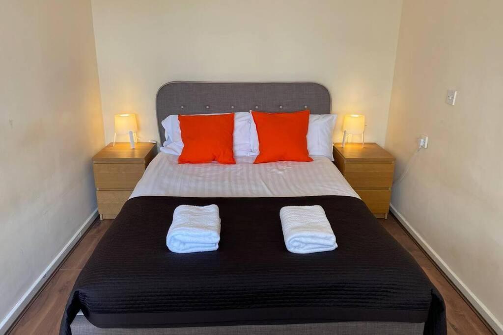 Conveniently Situated 1bed Apt In Stretford