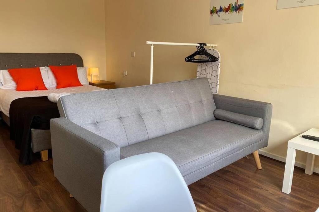 Appartement Conveniently Situated 1bed Apt In Stretford *
