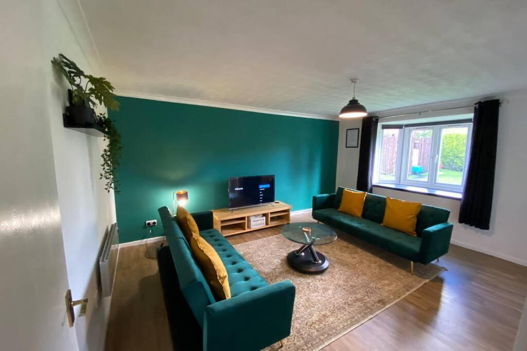 Beautiful Spacious Flat Near The City-free Parking Apartment