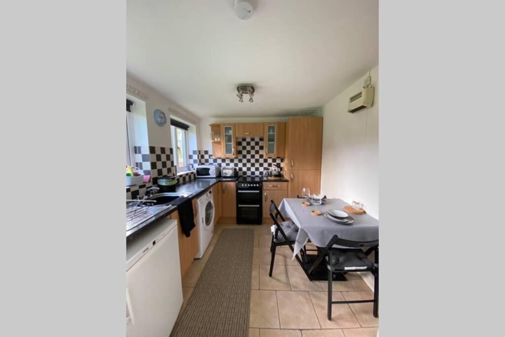 Beautiful Spacious Flat Near The City-free Parking Apartment Manchester