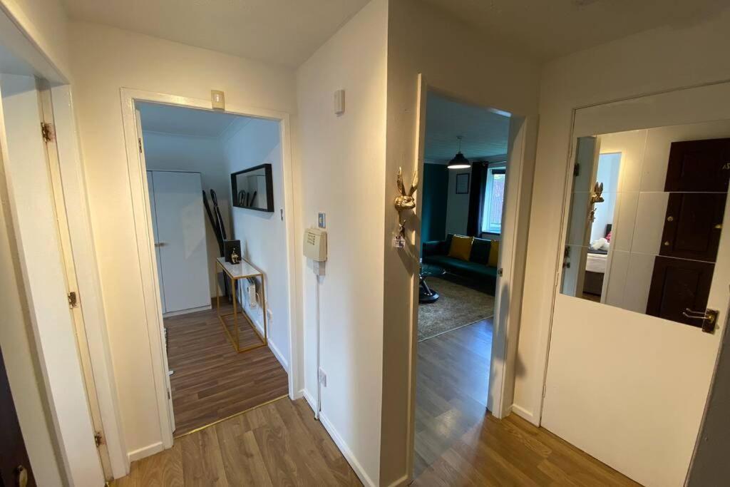 Apartment Beautiful Spacious Flat Near The City-free Parking