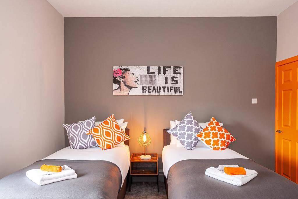 Spacious House - Sleeps Up To 8! Vakantiehuis