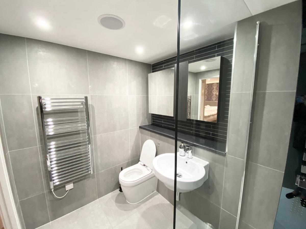 Cosy Centre Location, Hydro Massage Showe Manchester