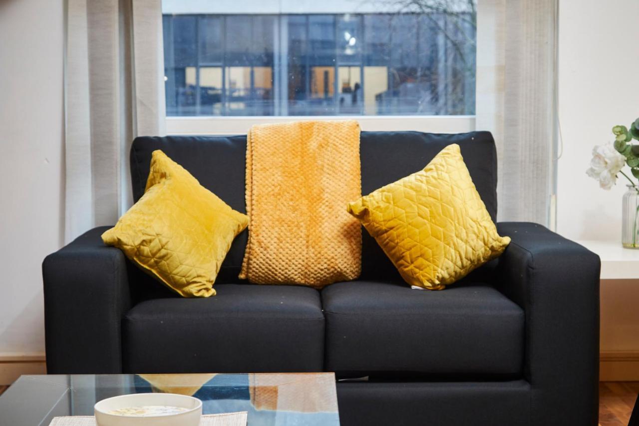Stylish Gem - Sleeps 10! Manchester