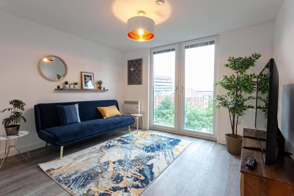 Superb 2 Bed Flat 5min To Old Trafford Stadium *