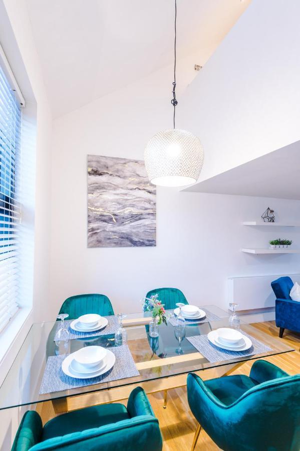 Rest & Recharge At Ash House Near Mediacityuk Holiday home Manchester