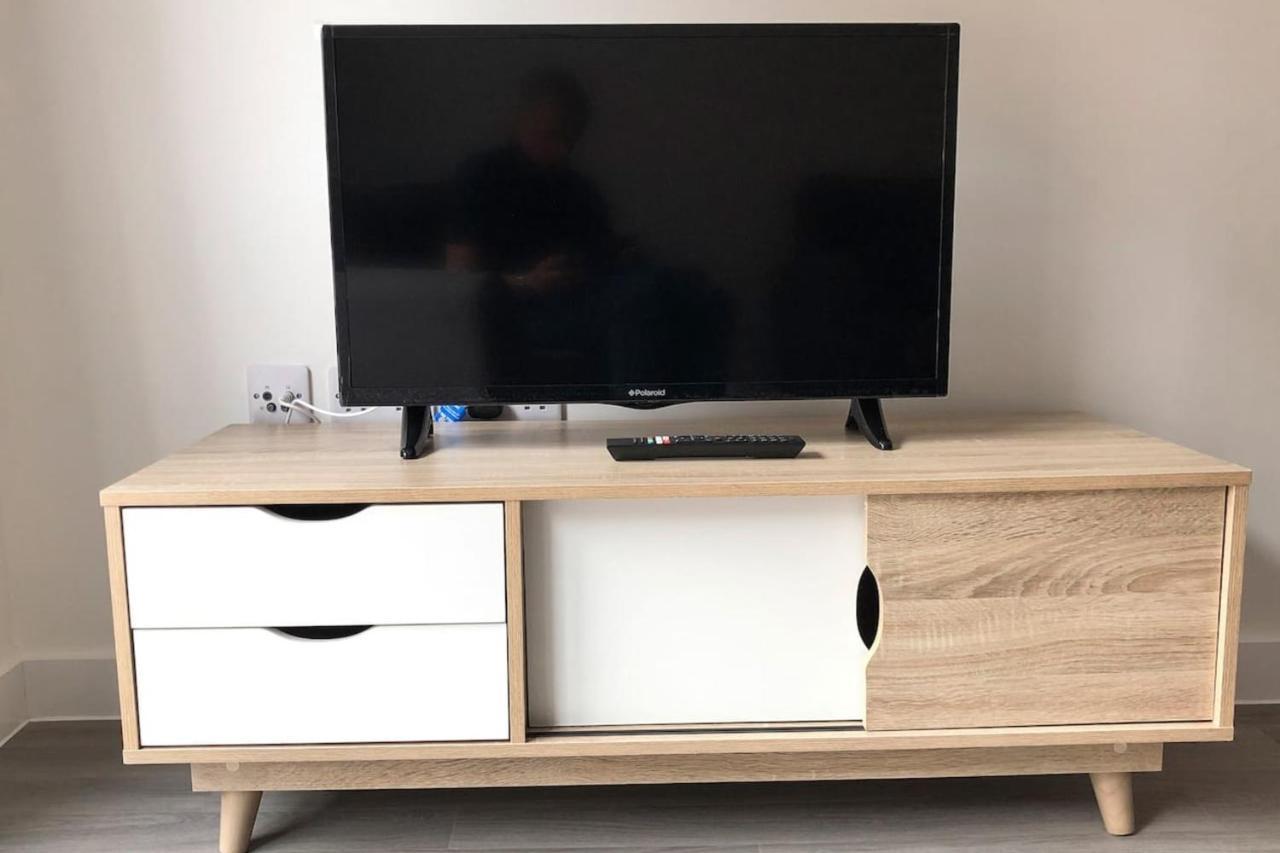 Fantastic 2 Bedroom In Apartment *