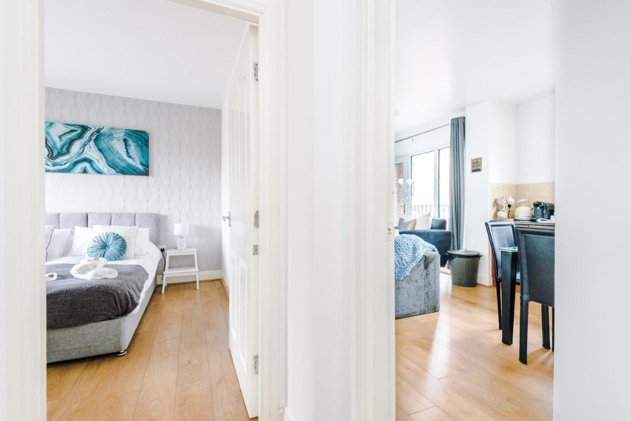 2 Bedroom Hosted By Mcr Dens * Manchester