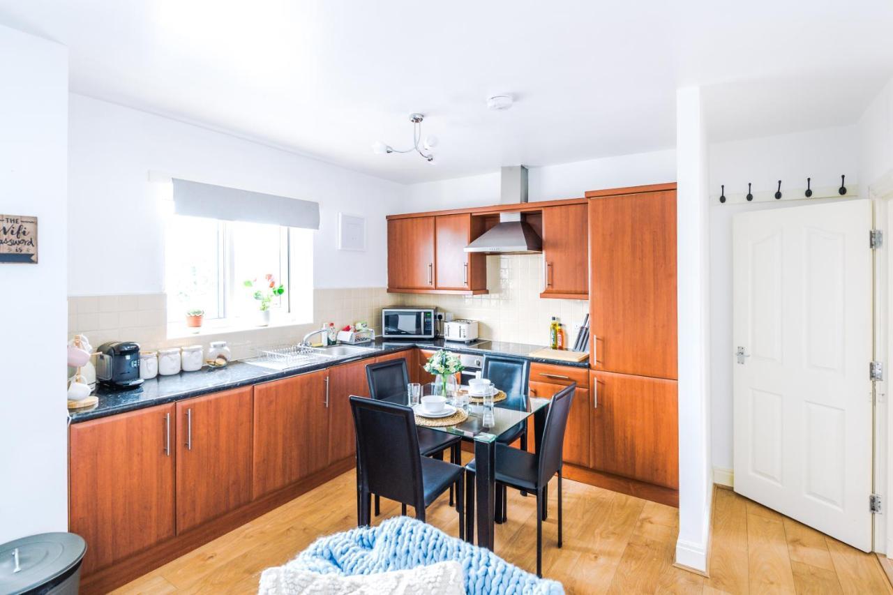 2 Bedroom Hosted By Mcr Dens *