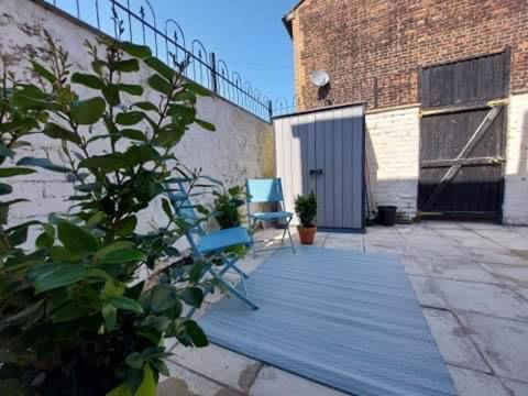 Corner House, Sleeps 8 In 4 Bedrooms, Near Train Station, Great Value! Vakantiehuis