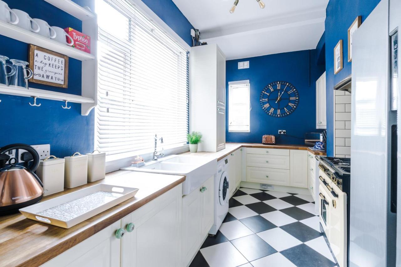 Holiday home R&r Nr Mediacity 4 Bedrms, 6 Beds, Free Parking