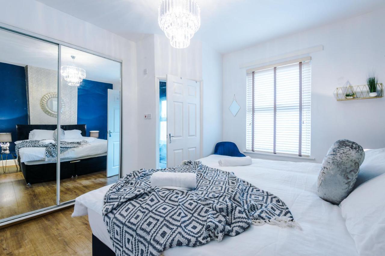 Holiday home R&r Nr Mediacity 4 Bedrms, 6 Beds, Free Parking *
