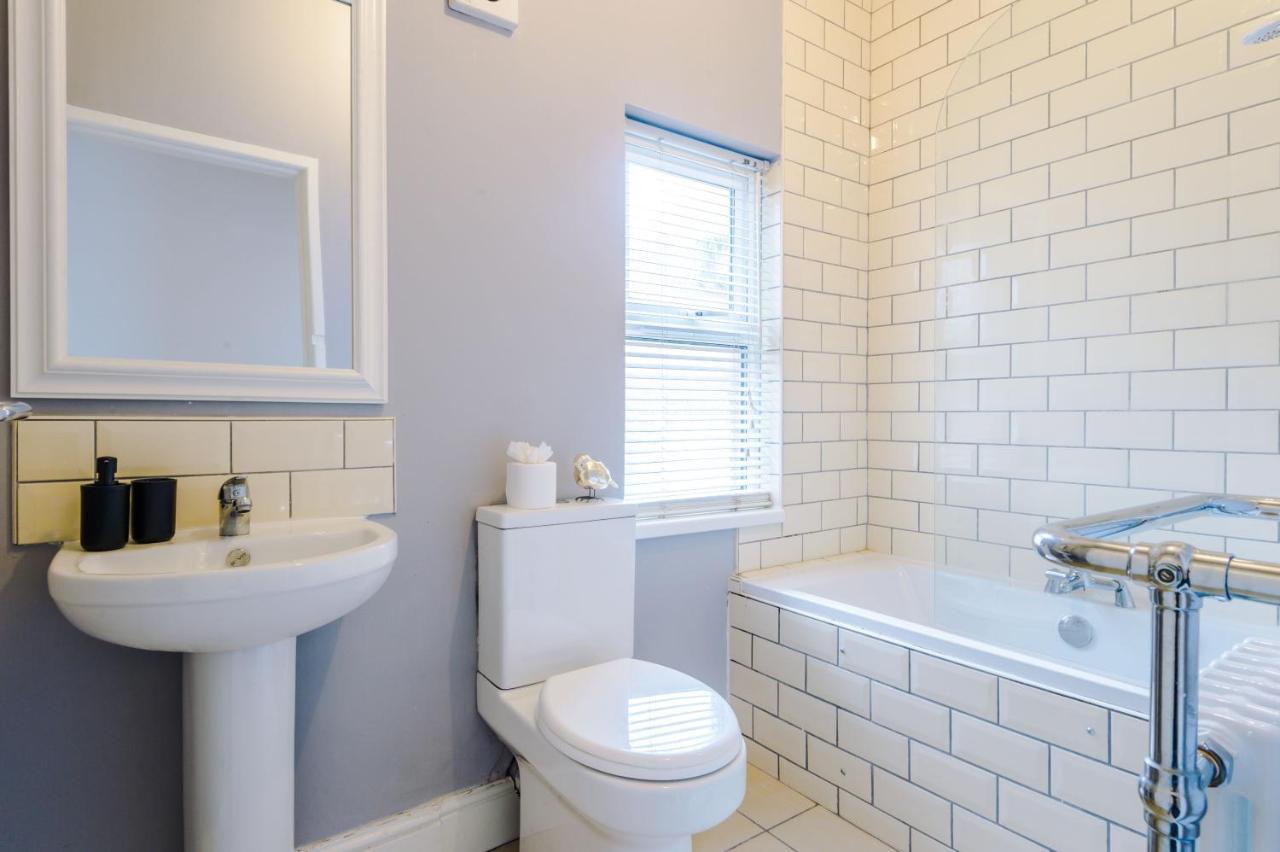 R&r Nr Mediacity 4 Bedrms, 6 Beds, Free Parking