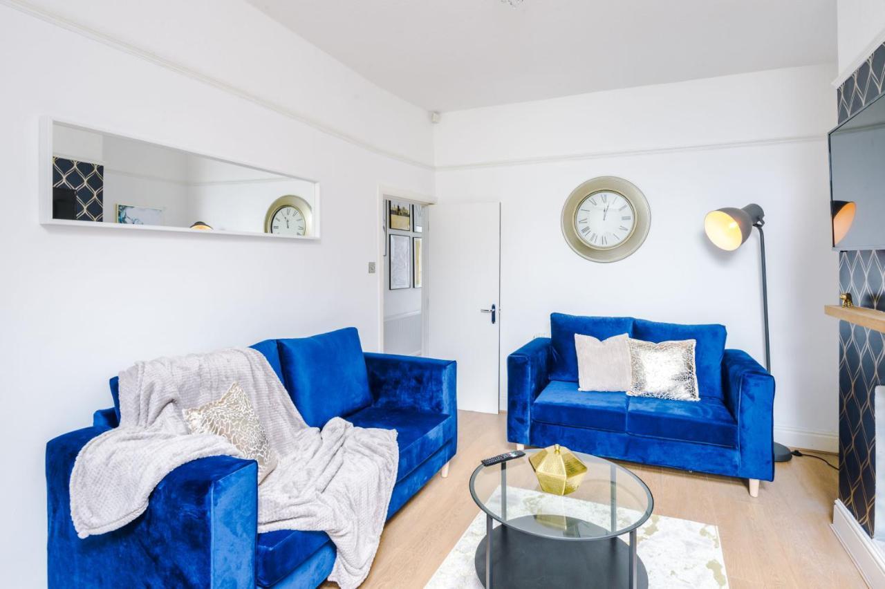 Holiday home R&r Nr Mediacity 4 Bedrms, 6 Beds, Free Parking *