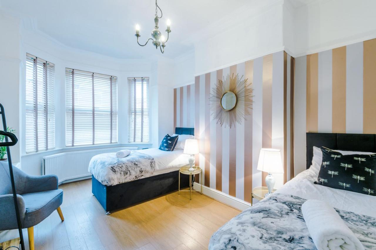 R&r Nr Mediacity 4 Bedrms, 6 Beds, Free Parking Holiday home *