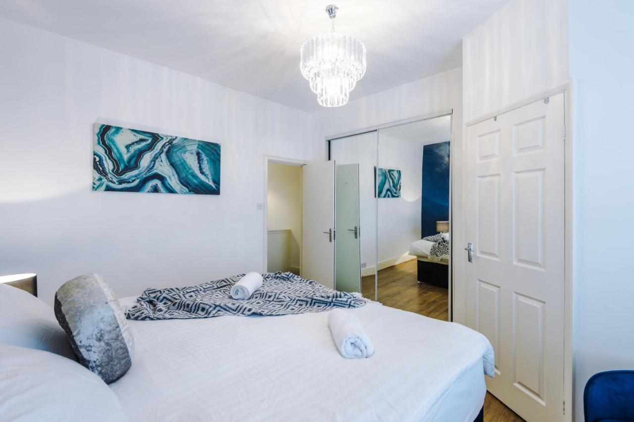 R&r Nr Mediacity 4 Bedrms, 6 Beds, Free Parking * Manchester