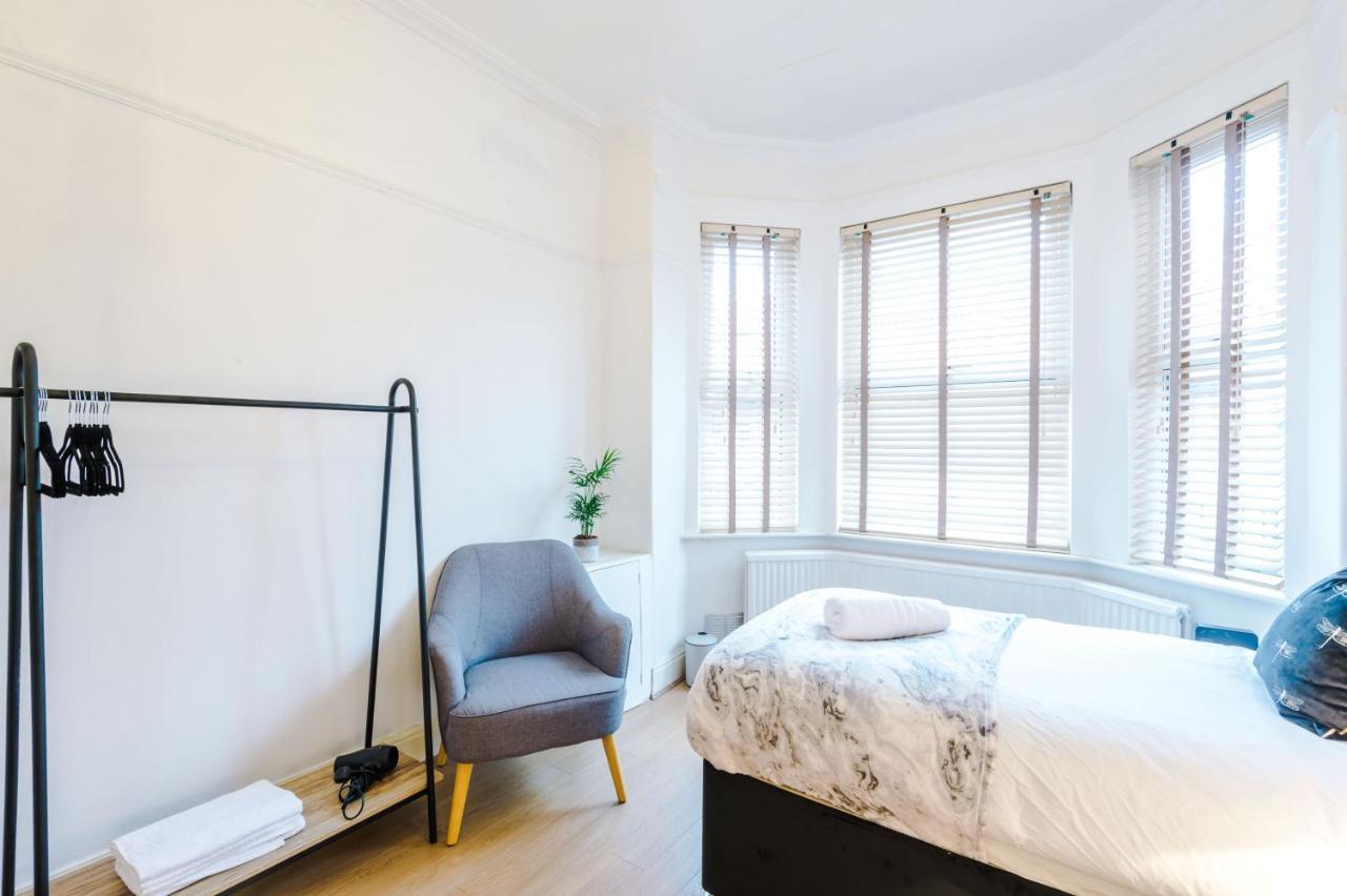 R&r Nr Mediacity 4 Bedrms, 6 Beds, Free Parking Holiday home *