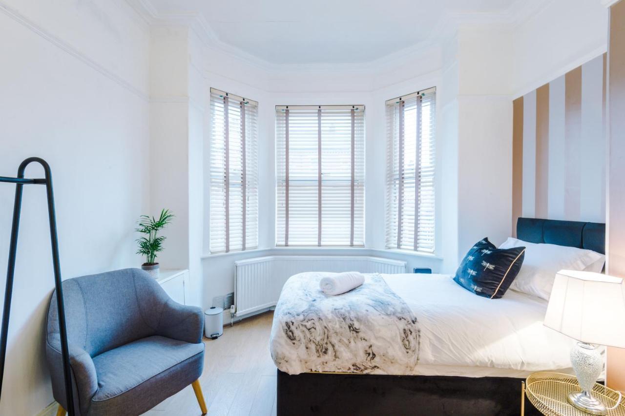 R&r Nr Mediacity 4 Bedrms, 6 Beds, Free Parking Holiday home Manchester