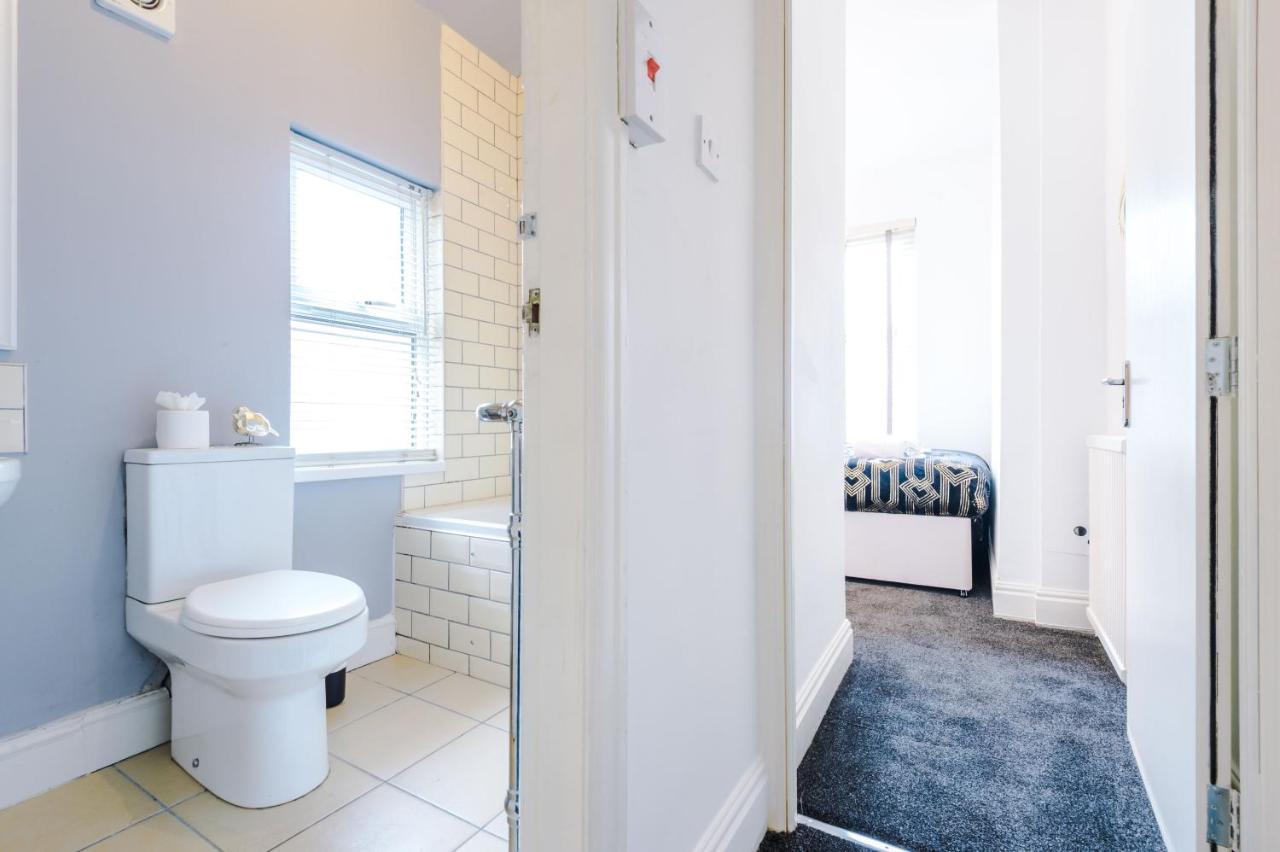 R&r Nr Mediacity 4 Bedrms, 6 Beds, Free Parking * Manchester