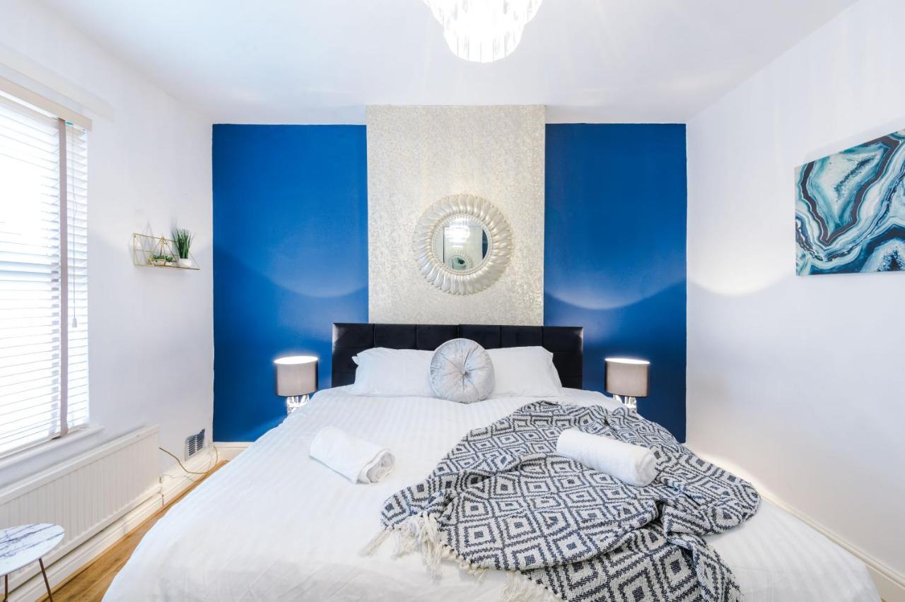 R&r Nr Mediacity 4 Bedrms, 6 Beds, Free Parking Holiday home Manchester