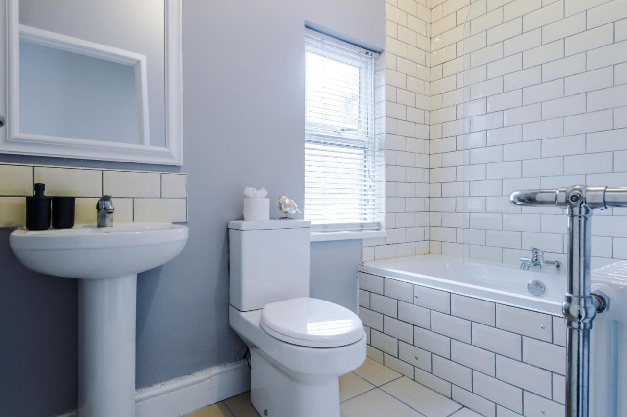 R&r Nr Mediacity 4 Bedrms, 6 Beds, Free Parking *