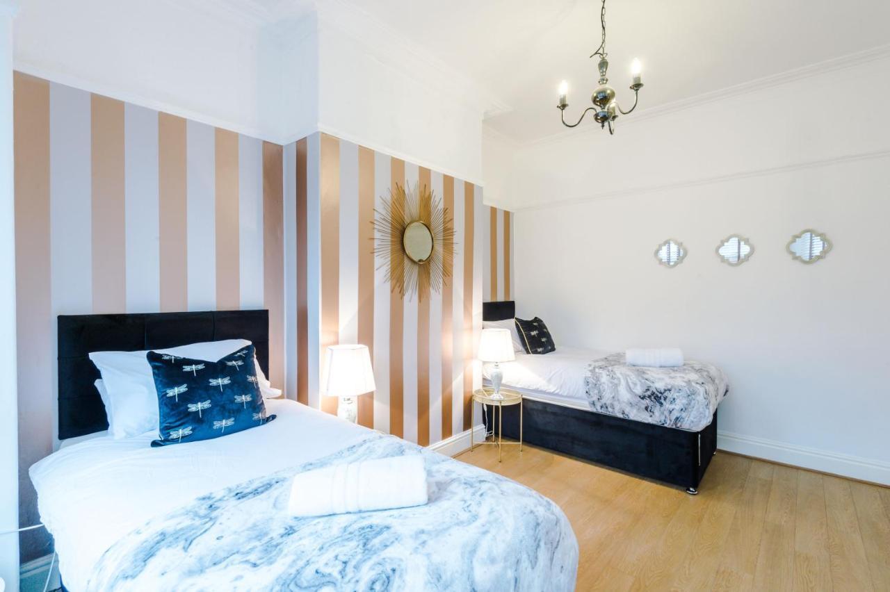 R&r Nr Mediacity 4 Bedrms, 6 Beds, Free Parking Holiday home *