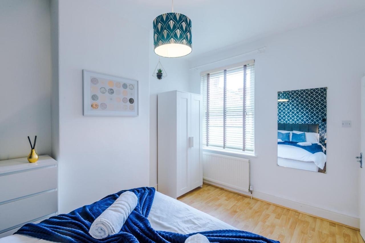 R&r Nr Mediacity 4 Bedrms, 6 Beds, Free Parking Holiday home