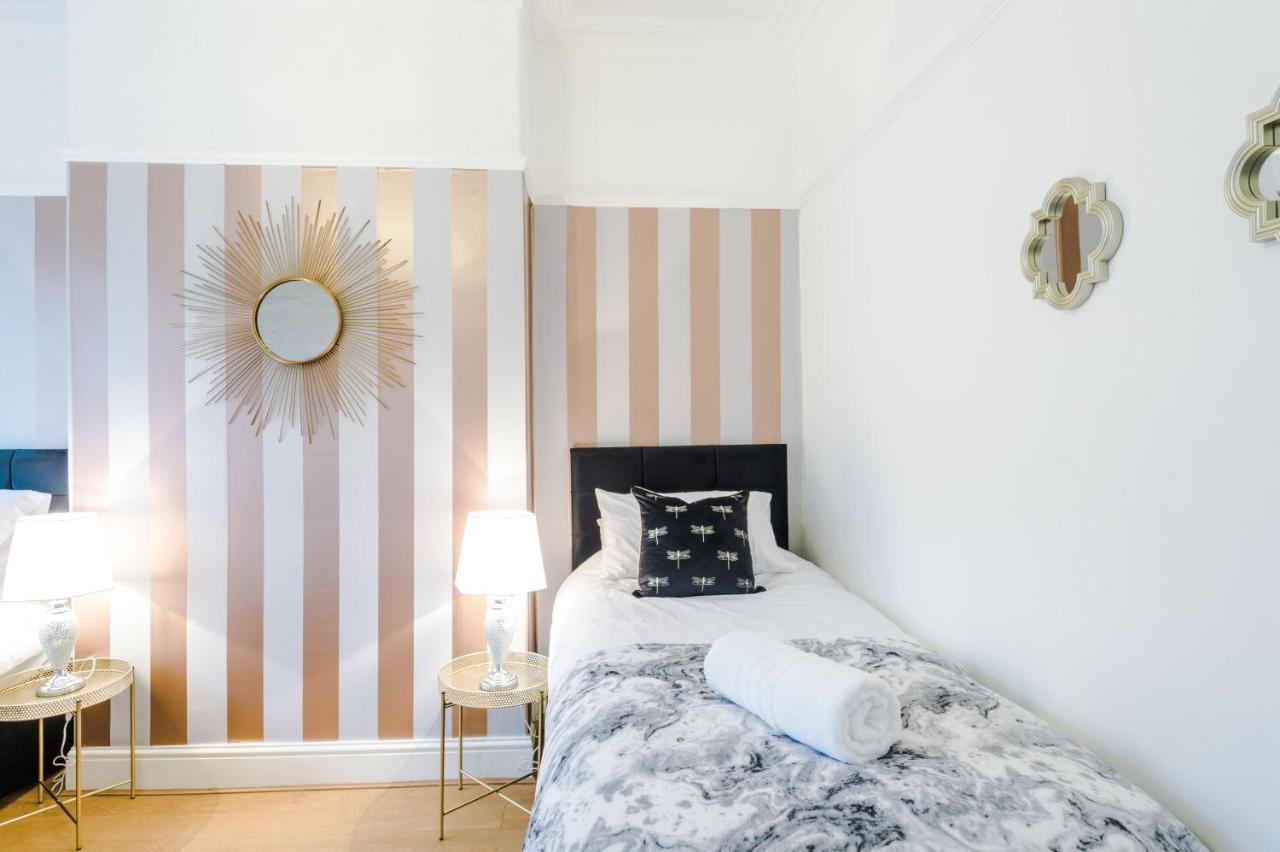 R&r Nr Mediacity 4 Bedrms, 6 Beds, Free Parking Holiday home *