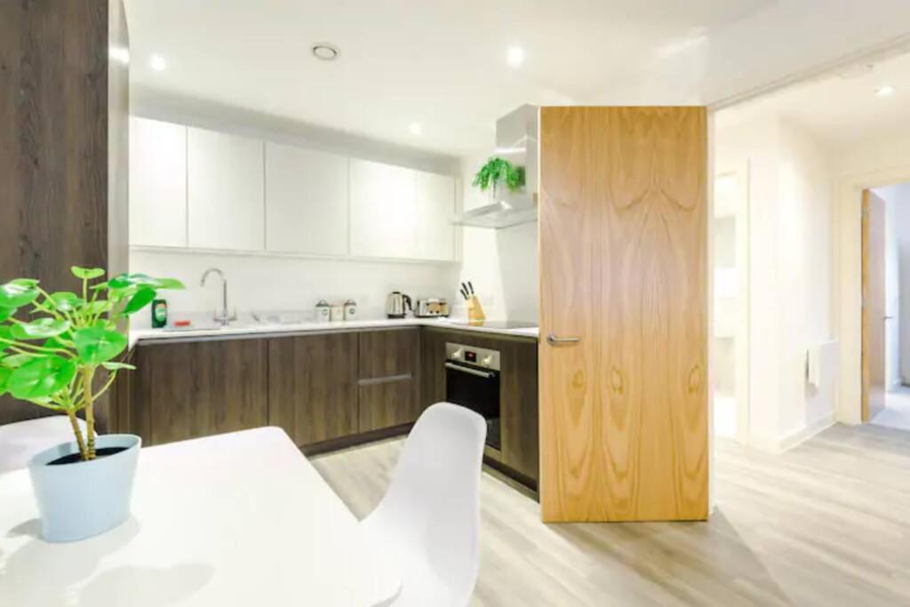 The Halo 2 Bedroom Apartment- Hosted By Mcr Dens * Manchester
