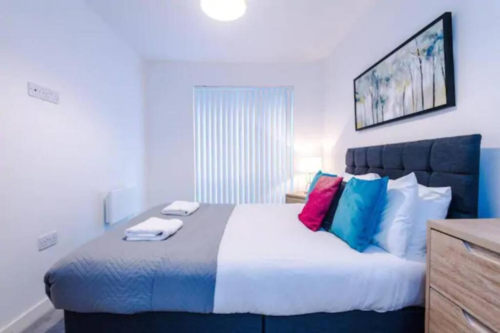 The Halo 2 Bedroom Apartment- Hosted By Mcr Dens *