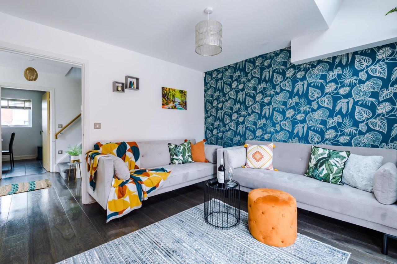 Holiday home Coop Live Arena & Etihad Stadium 4bedroom Townhouse With Free Parking *