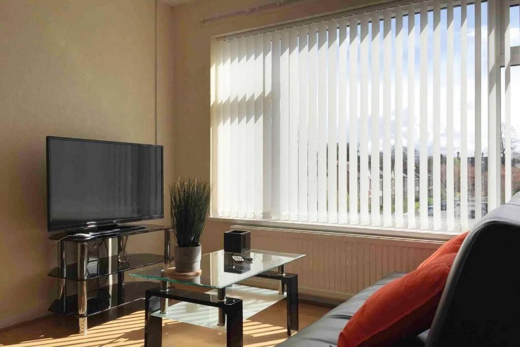 Serene Apt In The Heart Of Stretford *