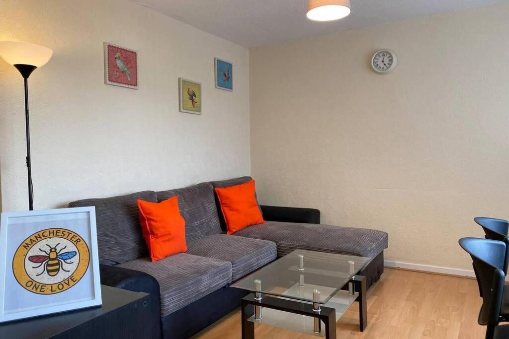 Serene Apt In The Heart Of Stretford Appartement *