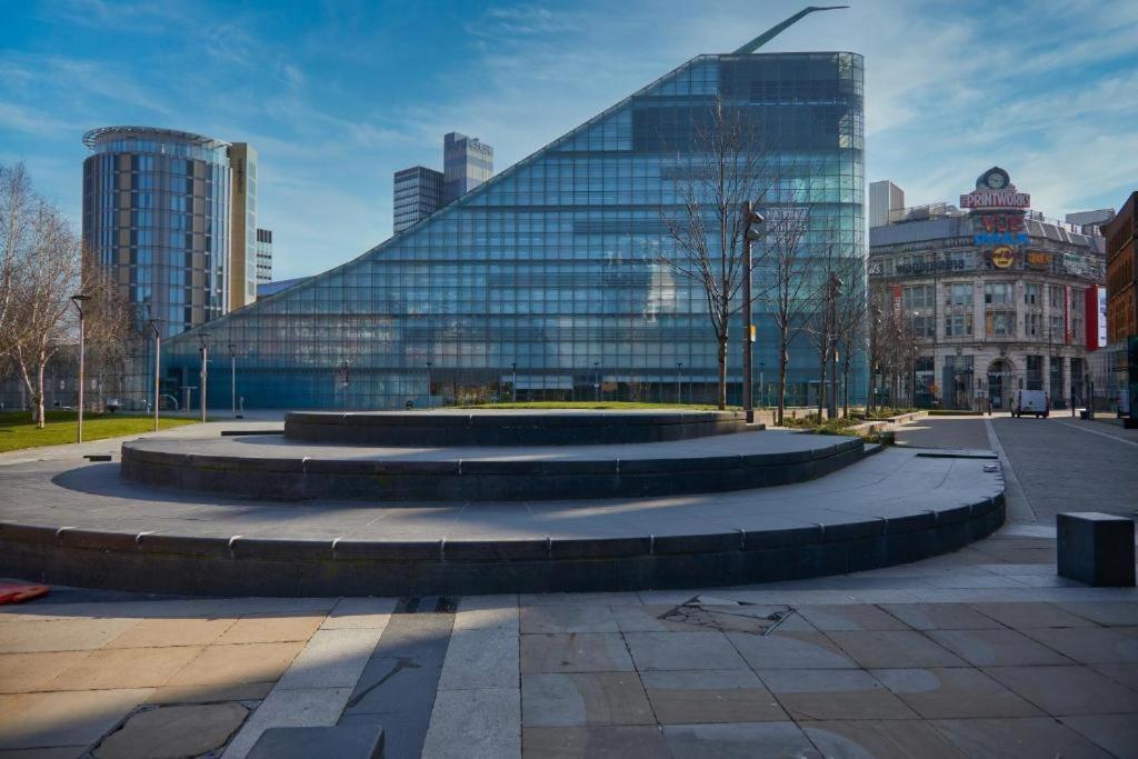 Adelphi Wharf Luxury Apartment