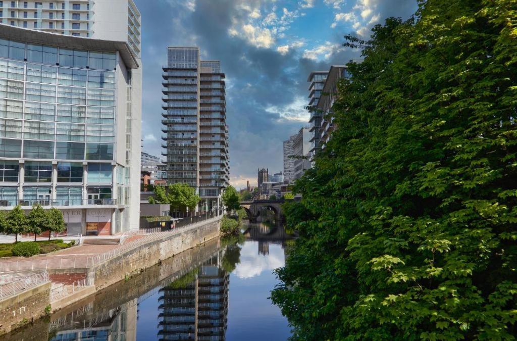 Adelphi Wharf Luxury Apartment