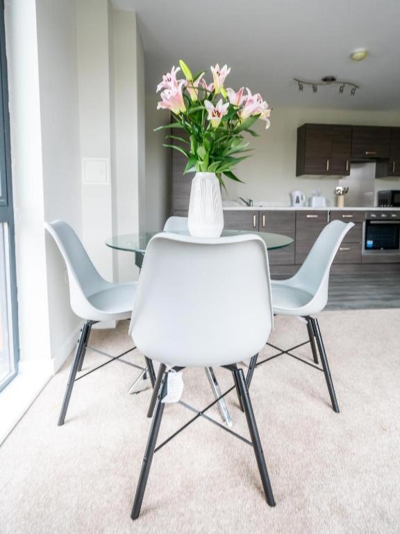 Adelphi Wharf Luxury Apartment *