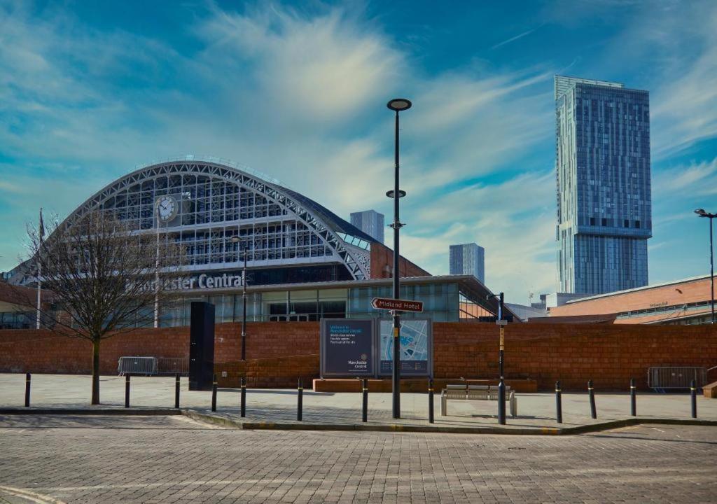Adelphi Wharf Luxury Apartment
