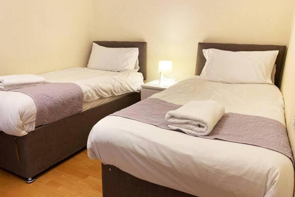 Serene Apt In The Heart Of Stretford Appartement *