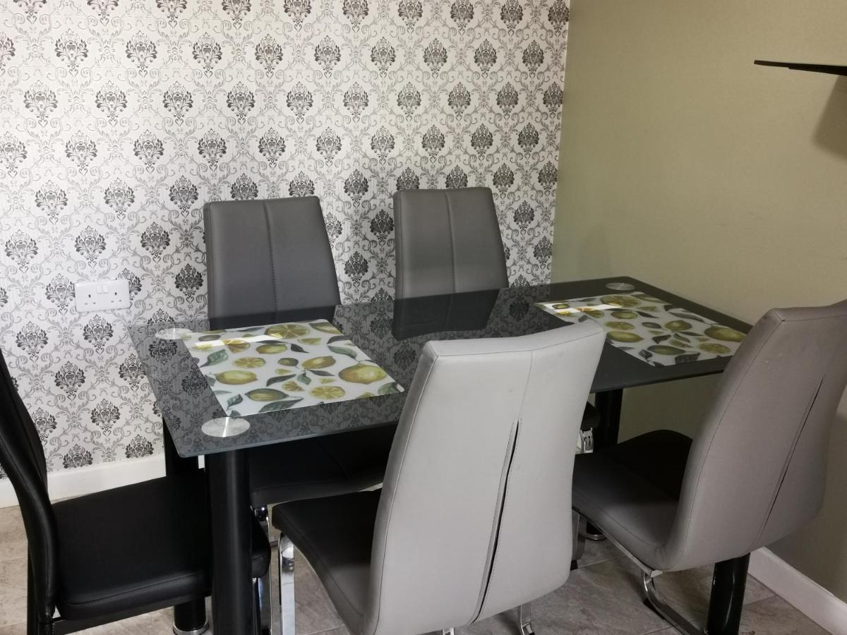 Brigstock Holidays House Appartement *