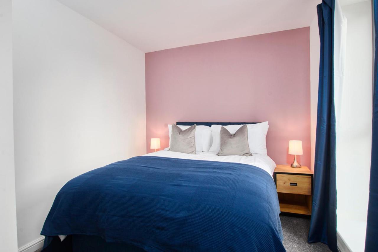 Beautiful 5 Bed House Sleeps8 Wparking Holiday home