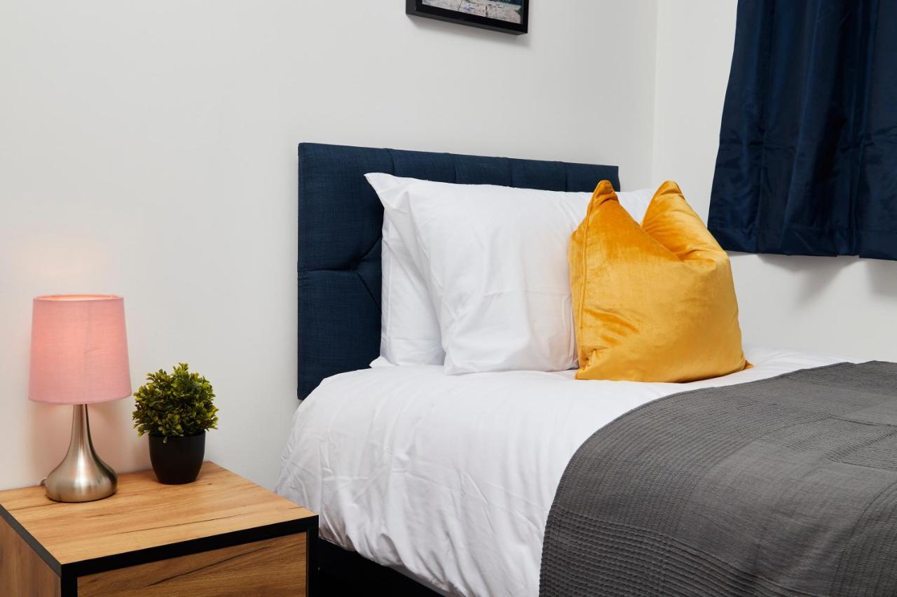 Holiday home Beautiful 5 Bed House Sleeps8 Wparking Manchester