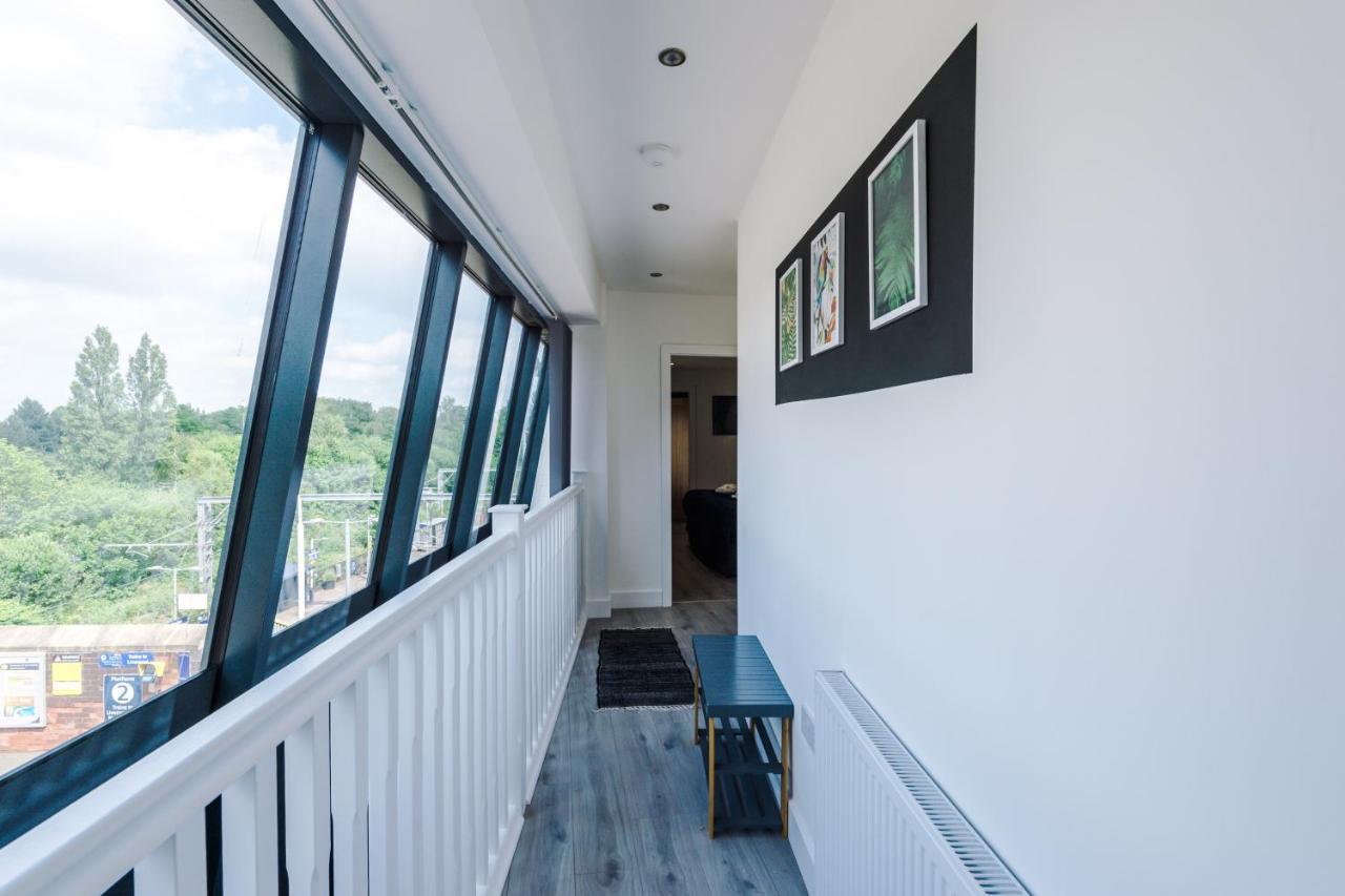 Rest & Recharge At The Station Appartement