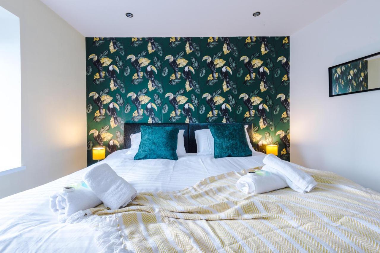 Rest & Recharge At The Station Appartement *
