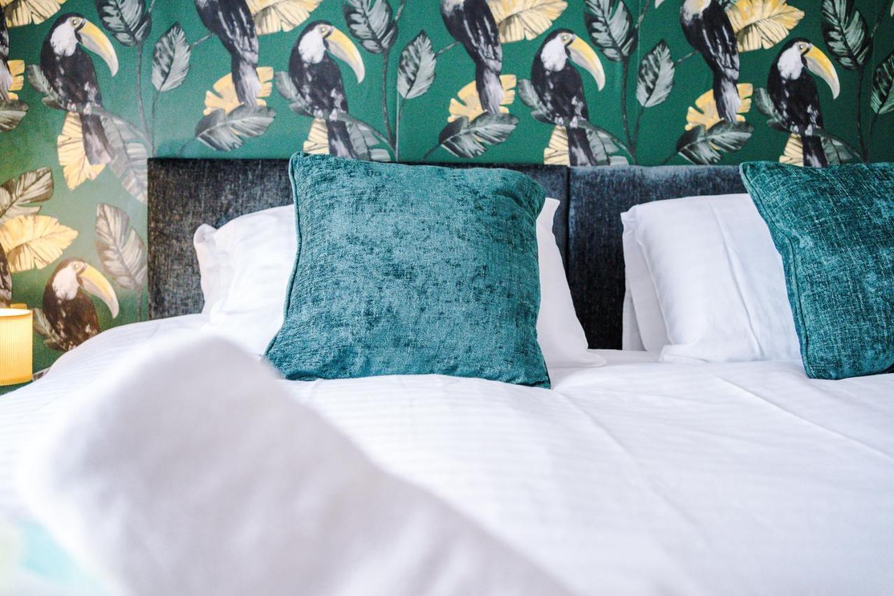 Rest & Recharge At The Station Appartement *